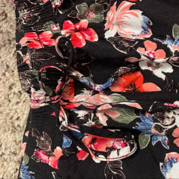 Hollister flows shorts - Picture 2 of 4